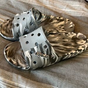 Crocs Marbled Slides